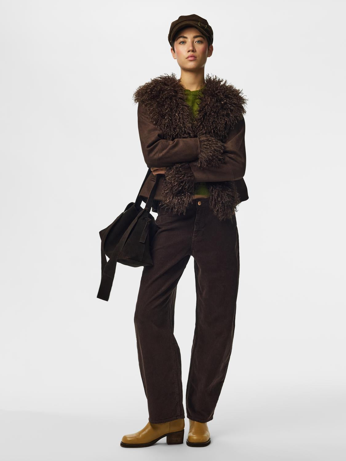model_shot-front_full